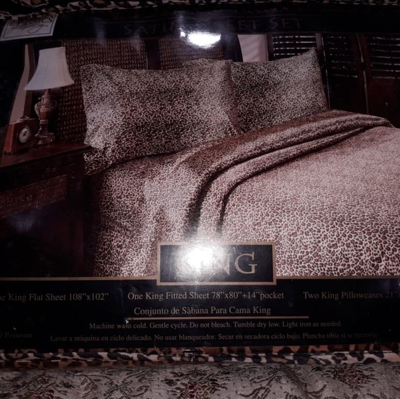 SOLD Luxury leopard print king satin sheet set - Picture 11 of 14